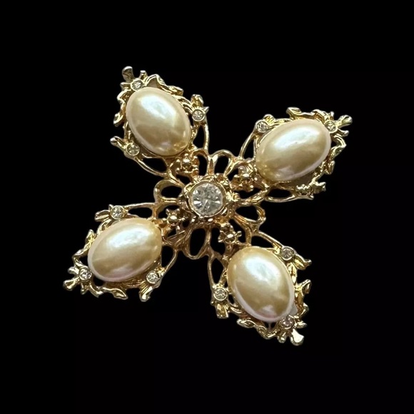 Vintage Gold Ornate Filigree Faux Pearl and Rhinestone Maltese Cross Brooch Pin - Picture 6 of 7